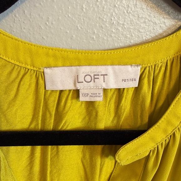 LOFT sleeveless v neck shell - Picture 2 of 4